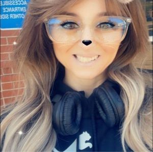 Meet your Posher, Lacey